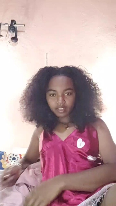 Isah2026 live cam on Cam4