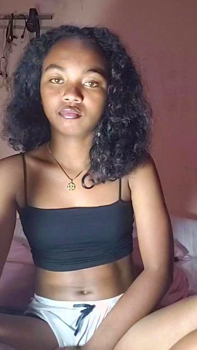 Isah2026 live cam on Cam4