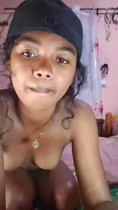 Isah2026 live cam on Cam4