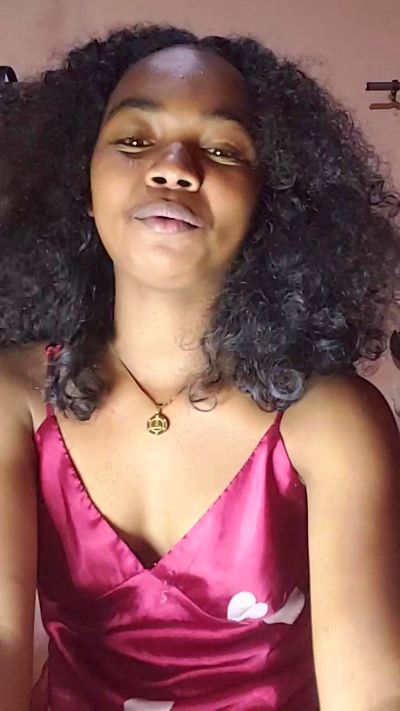 Isah2026 live cam on Cam4