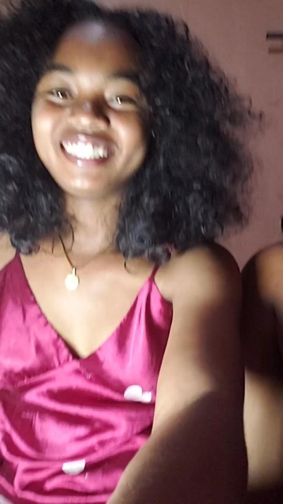 Isah2026 live cam on Cam4