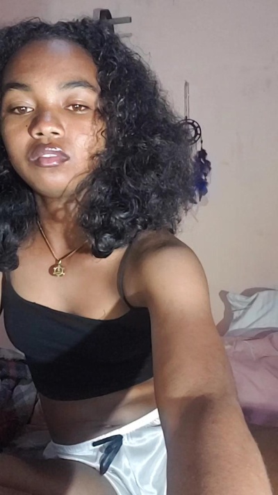 Isah2026 live cam on Cam4