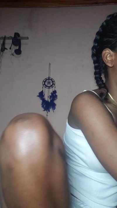 Isah2026 live cam on Cam4