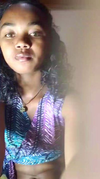 Isah2026 live cam on Cam4