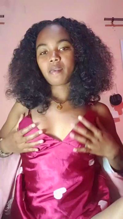 Isah2026 live cam on Cam4