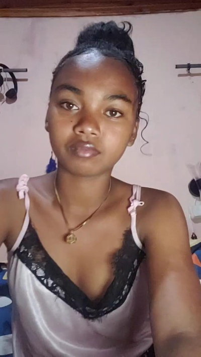 Isah2026 live cam on Cam4