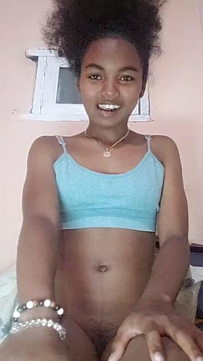 Isah2026 live cam on Cam4