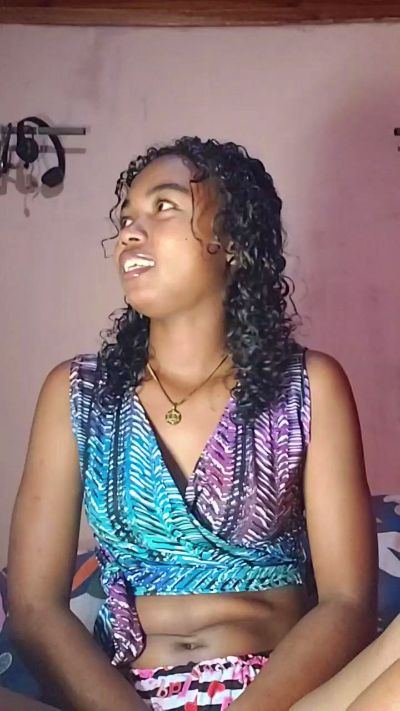 Isah2026 live cam on Cam4