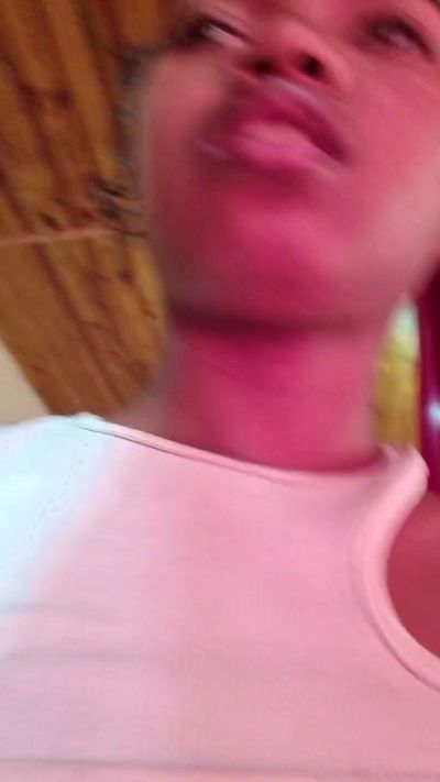 Isah2026 live cam on Cam4