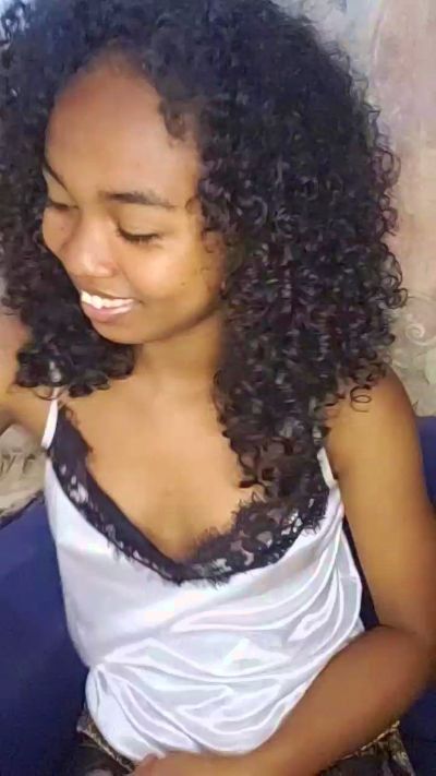 Isah2026 live cam on Cam4