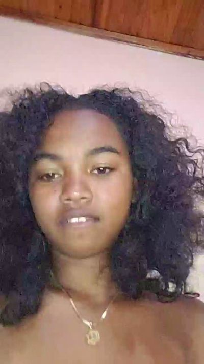 Isah2026 live cam on Cam4