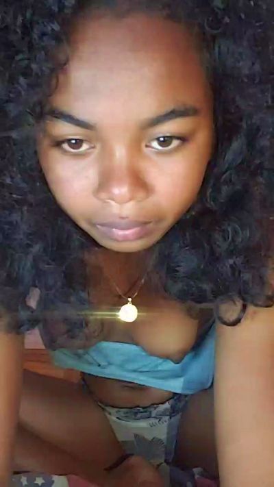 Isah2026 live cam on Cam4