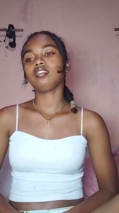 Isah2026 live cam on Cam4