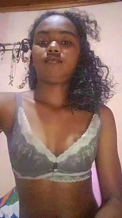 Isah2026 live cam on Cam4