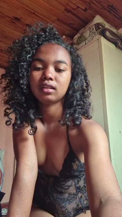 Isah2026 live cam on Cam4