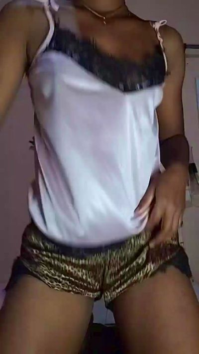 Isah2026 live cam on Cam4