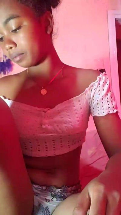 Isah2026 live cam on Cam4