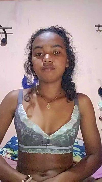 Isah2026 live cam on Cam4