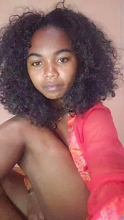 Isah2026 live cam on Cam4