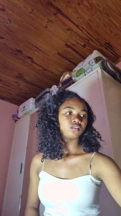 Isah2026 live cam on Cam4