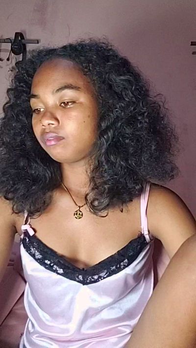 Isah2026 live cam on Cam4