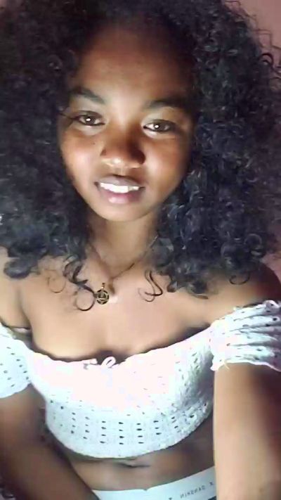 Isah2026 live cam on Cam4