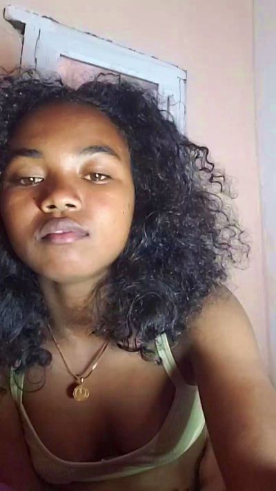 Isah2026 live cam on Cam4