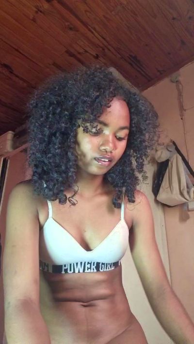 Isah2026 live cam on Cam4