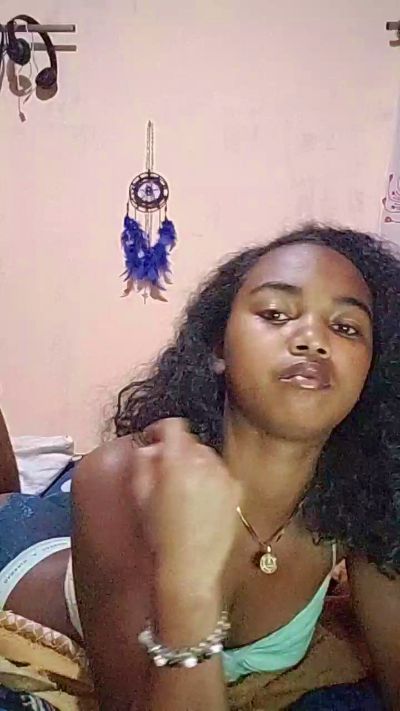 Isah2026 live cam on Cam4