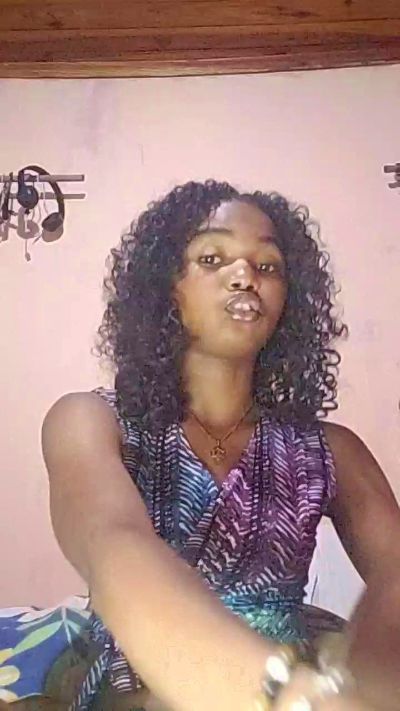 Isah2026 live cam on Cam4