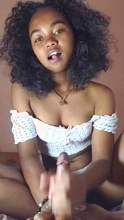 Isah2026 live cam on Cam4