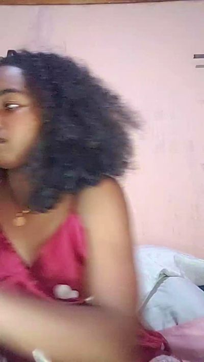 Isah2026 live cam on Cam4