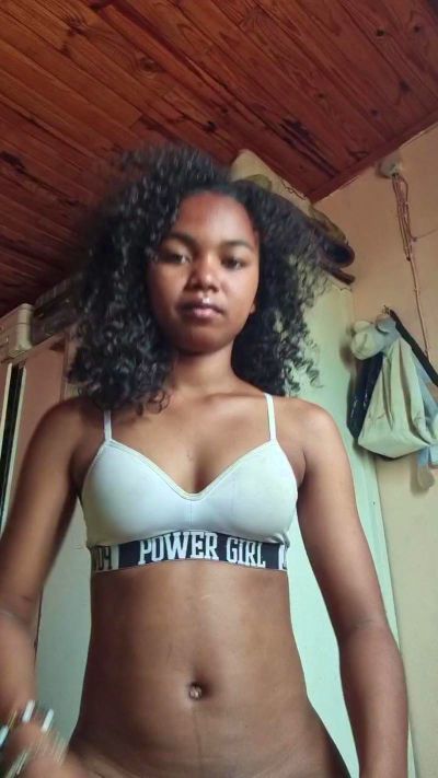 Isah2026 live cam on Cam4