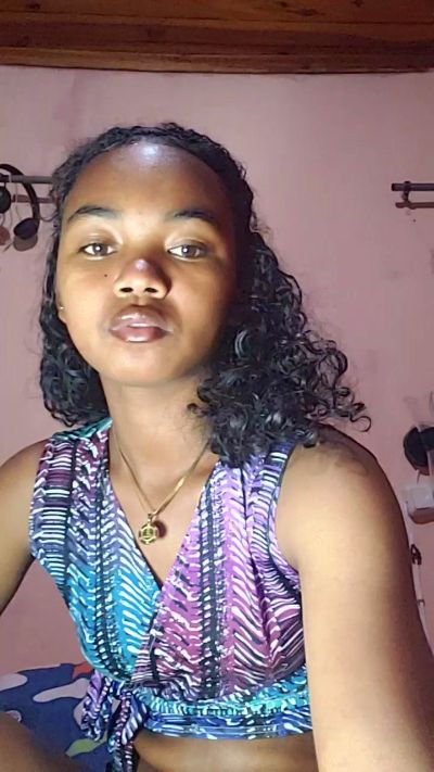 Isah2026 live cam on Cam4