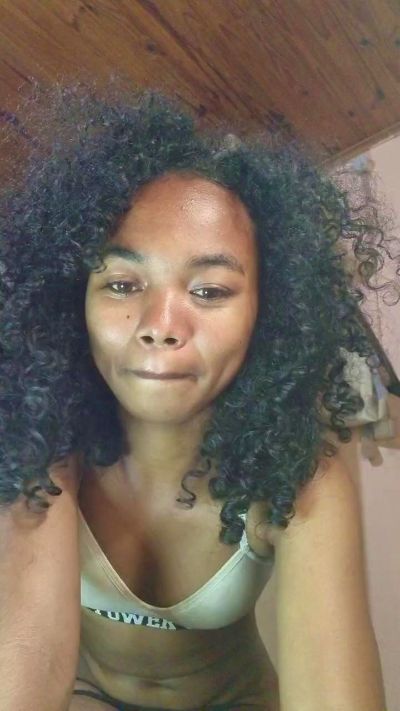 Isah2026 live cam on Cam4