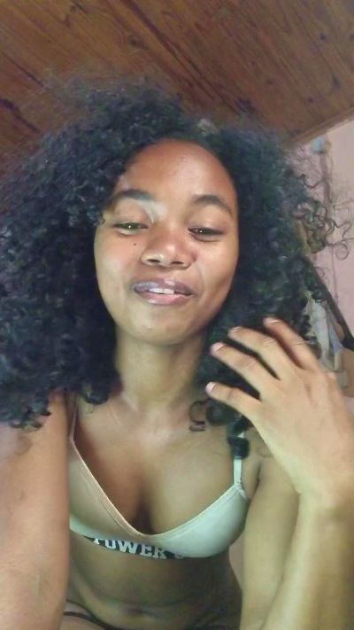 Isah2026 live cam on Cam4