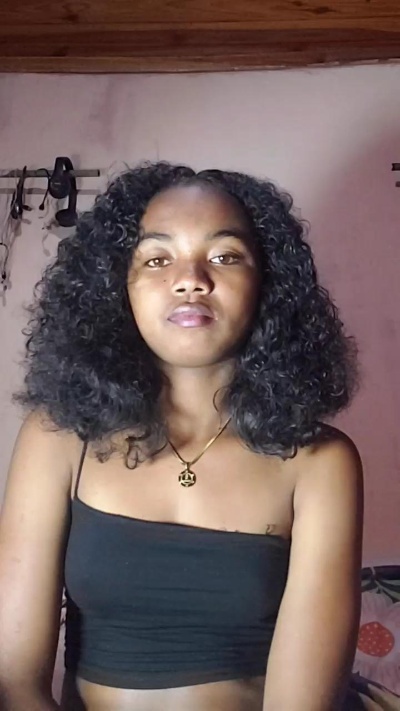Isah2026 live cam on Cam4