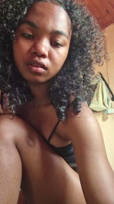 Isah2026 live cam on Cam4