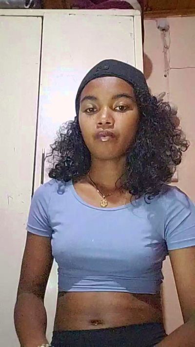 Isah2026 live cam on Cam4