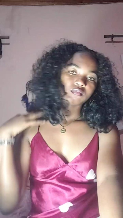 Isah2026 live cam on Cam4