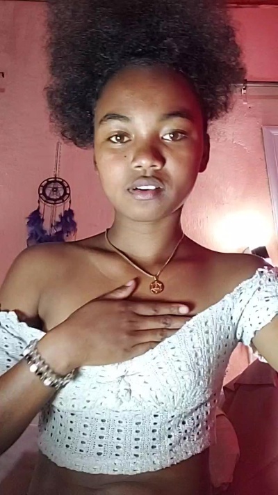 Isah2026 live cam on Cam4
