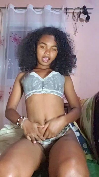 Isah2026 live cam on Cam4