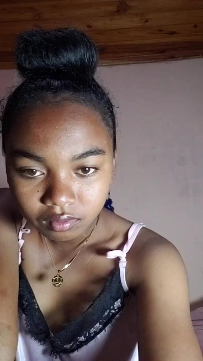 Isah2026 live cam on Cam4