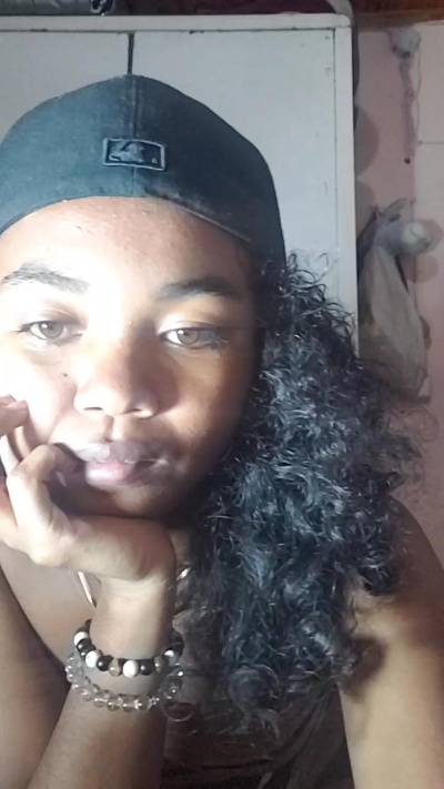 Isah2026 live cam on Cam4