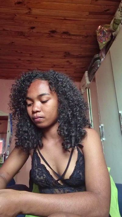 Isah2026 live cam on Cam4