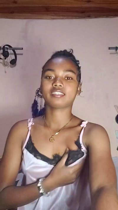 Isah2026 live cam on Cam4
