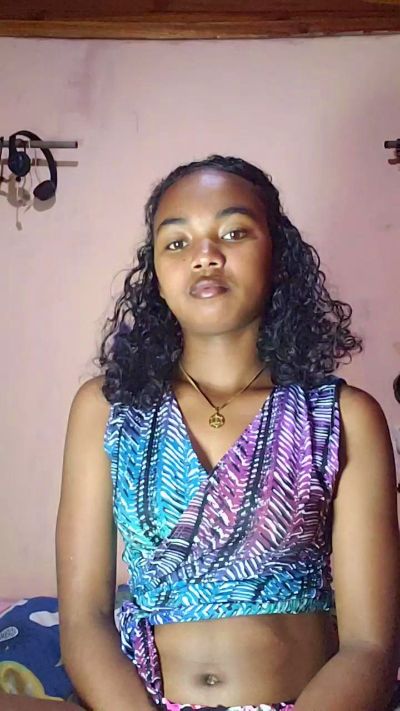Isah2026 live cam on Cam4