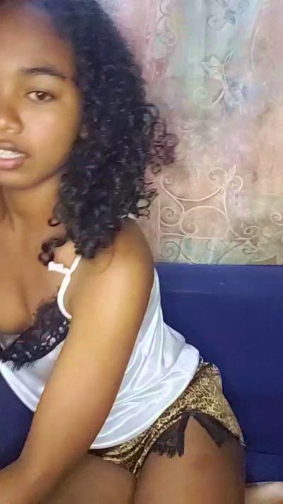 Isah2026 live cam on Cam4