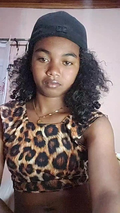 Isah2026 live cam on Cam4