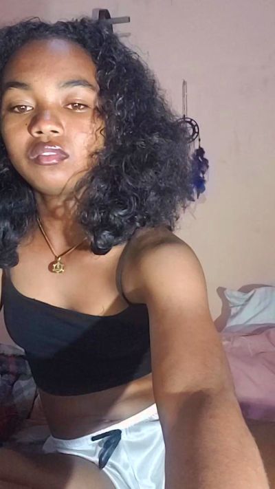 Isah2026 live cam on Cam4